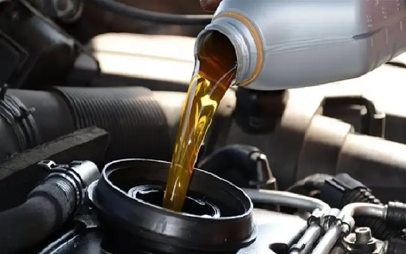 قطرة زيت تفصل سيارتك عن التلف