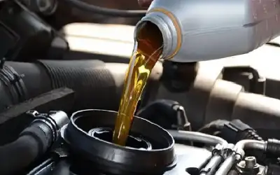 قطرة زيت تفصل سيارتك عن التلف