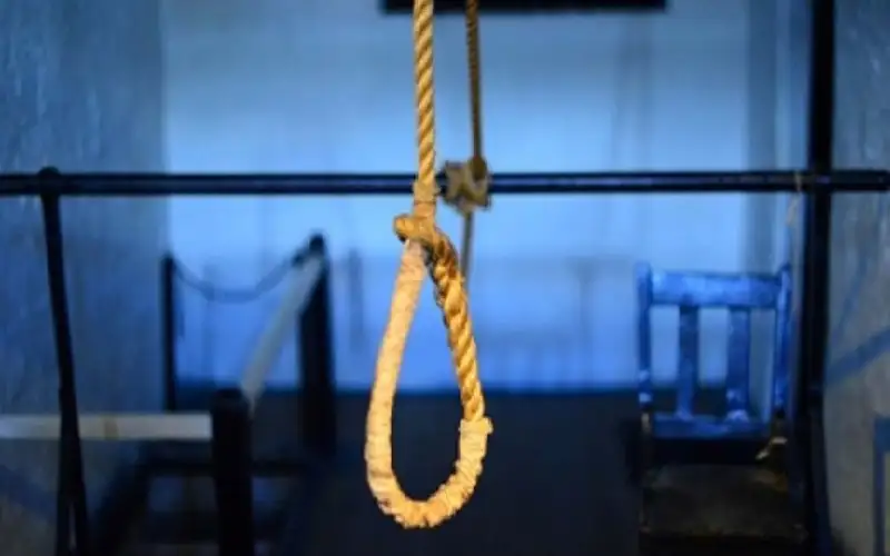 بالخطأ.. مراهق يلقى حتفه شنقا أثناء