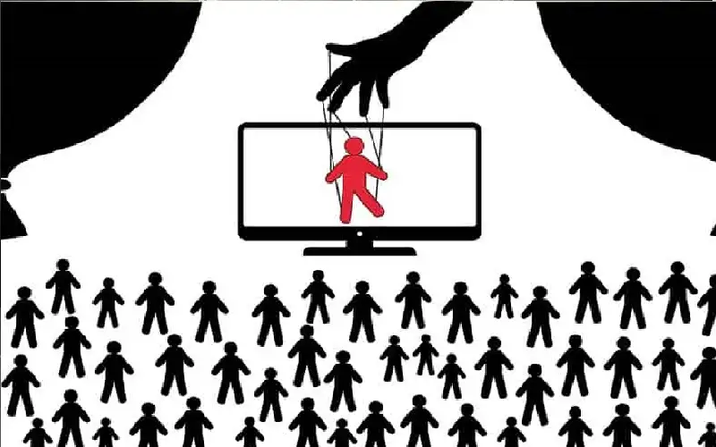 عن كلاب حراسة الديمقراطية.. شاهد