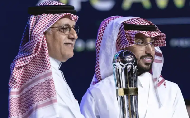 السعودي سالم الدوسري يفوز بجائزة أفضل