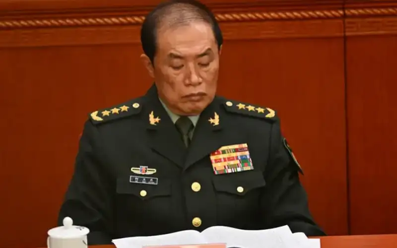 الصين تقيل ثاني أرفع جنرال وثمانية