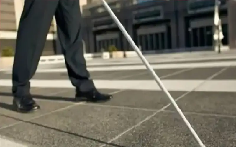 ممثل محترف.. رجل تظاهر بالعمى 50