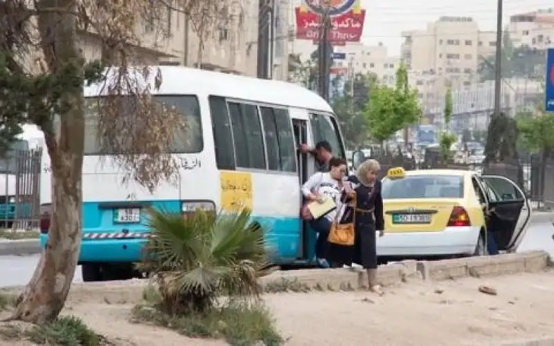 بالأرقام .. انخفاض عدد التكاسي وحافلات