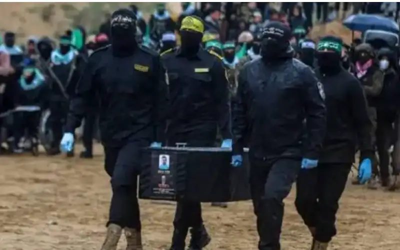 وسائل إعلام عبرية: الصليب الأحمر تسلم