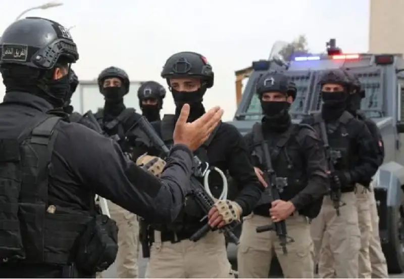 ضبط 12 تاجرا ومهربا ومروجا للمخدرات