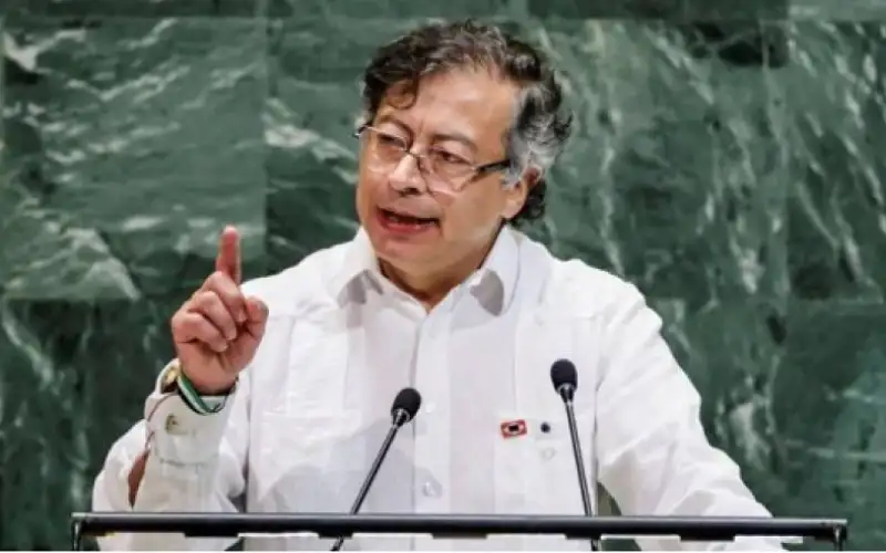 كولومبيا تستدعي سفيرها لدى الولايات المتحدة