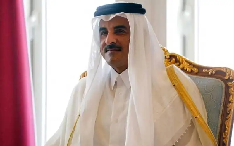 أمير قطر يندد بـ”مواصلة خرق وقف