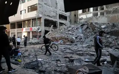 القسام تعلن تسليمها جثتي أسيرين مساء
