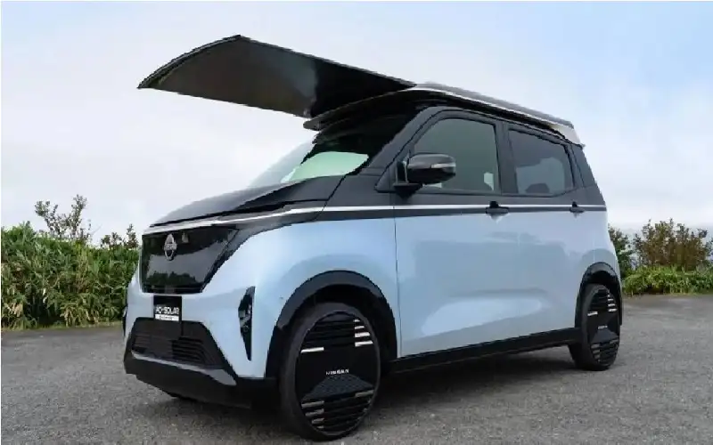 نيسان تطور سيارة كهربائية صغيرة مزودة