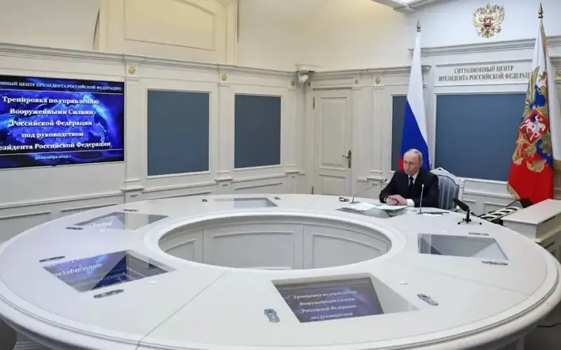 بوتين يشرف على تدريبات القوات النووية