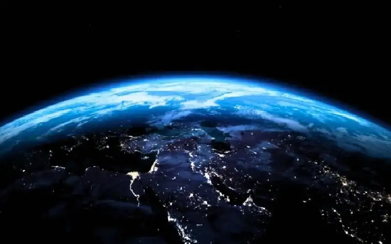 الأرض تغرق في الظلام.. ناسا تحذر