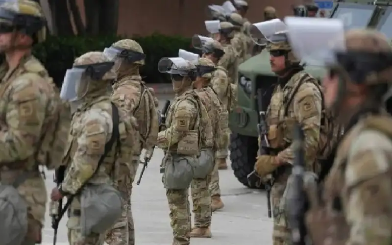 كاليفورنيا تنشر الحرس الوطني لتوزيع مساعدات