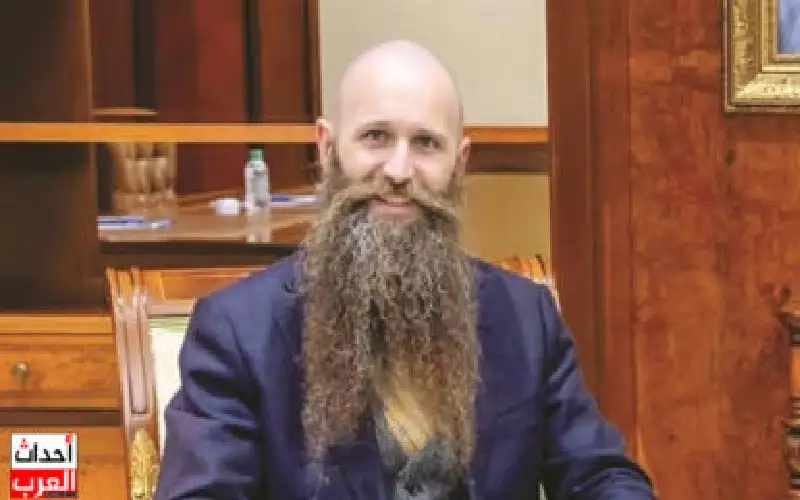 السفير الأمريكي الجديد يباشر عمله في