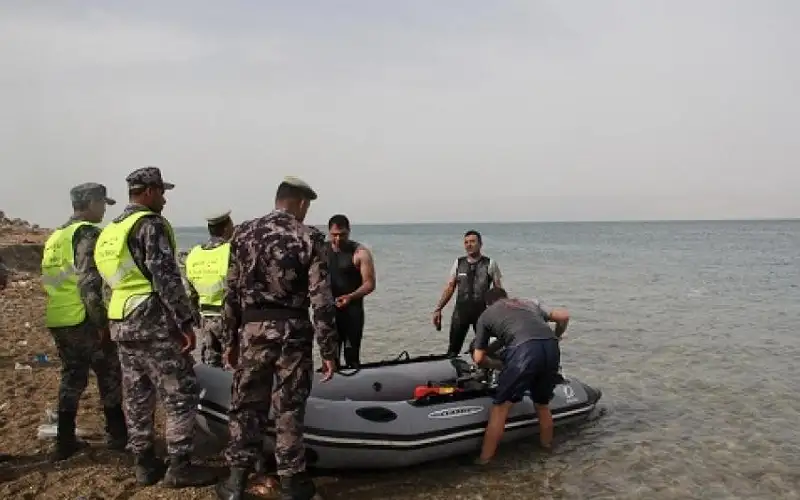 غطاسو دفاع مدني البلقاء ينقذون شخصين