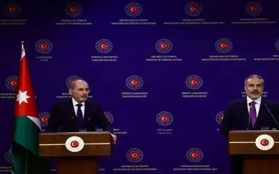 وزير الخارجية يبحث مع نظيره التركي