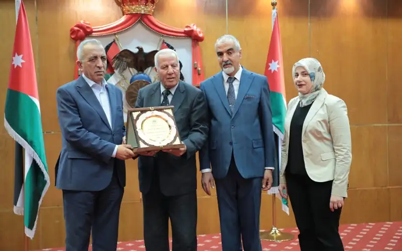 الرواشدة يرعى حفل توزيع شهادات التفوق