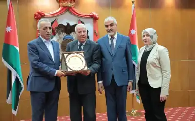 الرواشدة يرعى حفل توزيع شهادات التفوق