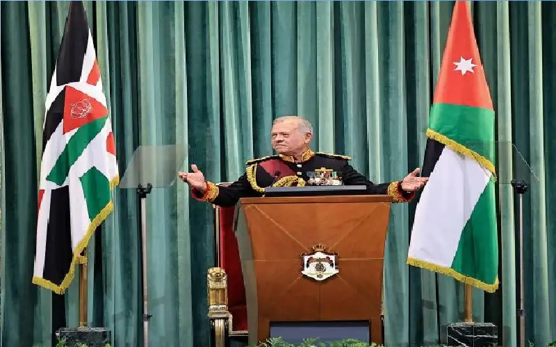 الملك: اقلق لكنني لا اخاف إلا