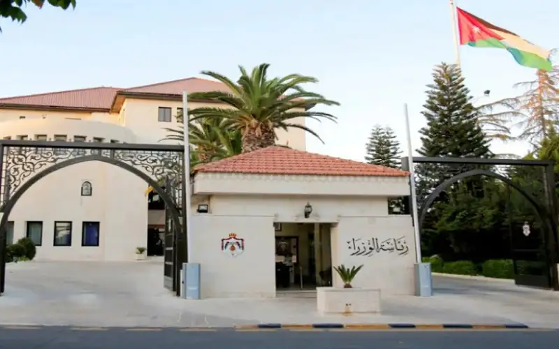 الحكومة: ملتزمون بخفض الدين إلى 80%