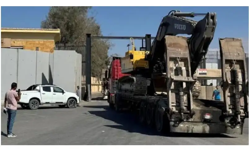 مصر ترسل معدات ثقيلة إضافية إلى