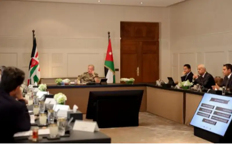 الملك يدعو إلى فتح أسواق جديدة