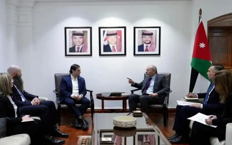 الصفدي يثمن موقف الرئيس الأميركي الحازم