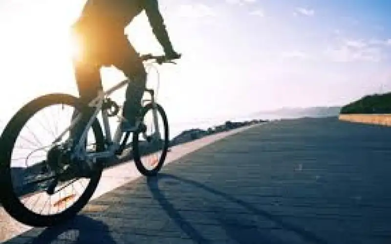 تحذير من السير: الدراجات الهوائية المزودة