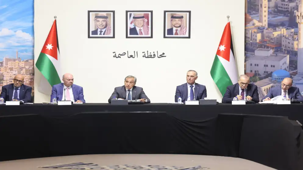 رئيس الوزراء: ملتزمون بتنفيذ توجيهات الملك