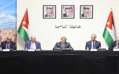 رئيس الوزراء: ملتزمون بتنفيذ توجيهات الملك