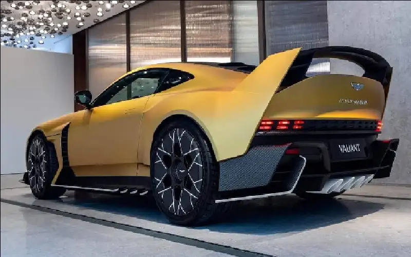 أستون مارتن تسجل خسارة فصلية كبيرة