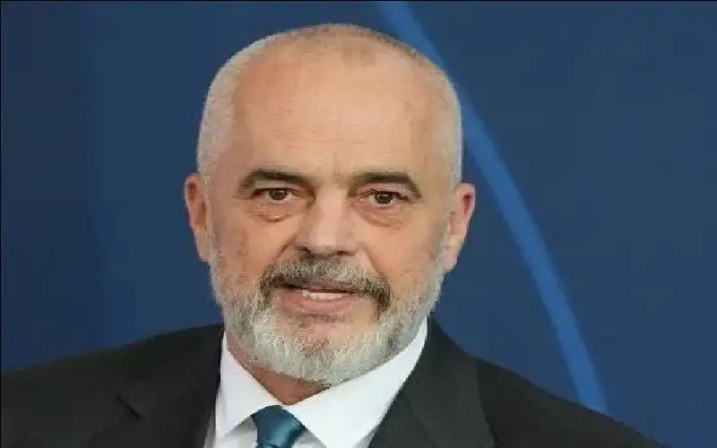 وزيرة الذكاء الاصطناعي الألبانية حامل بـ