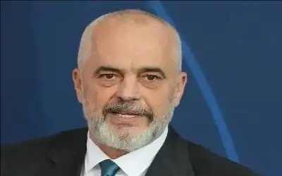 وزيرة الذكاء الاصطناعي الألبانية حامل بـ