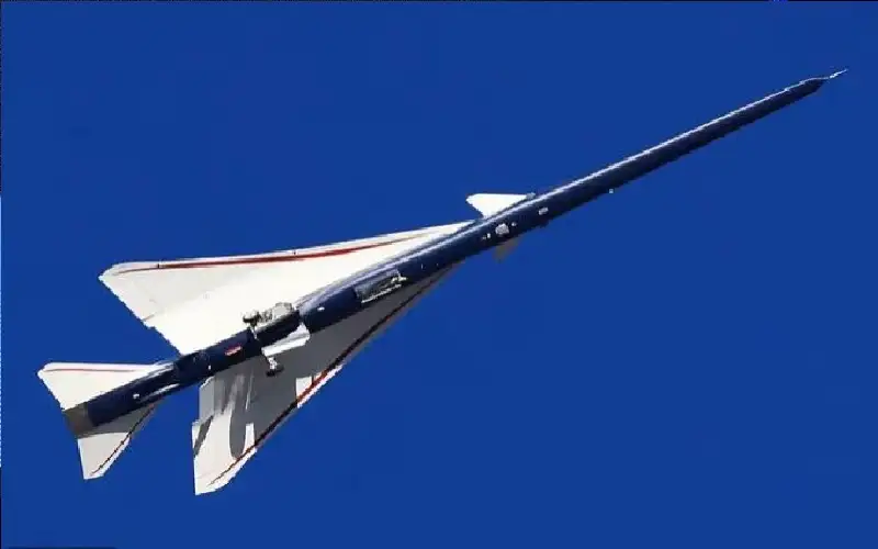 من لندن إلى نيويورك في 4