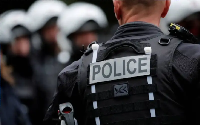 فرنسا تعتقل 5 أشخاص جدد على