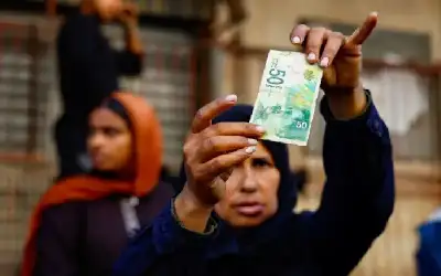 بنوك غزة بلا أموال تاركة السكان