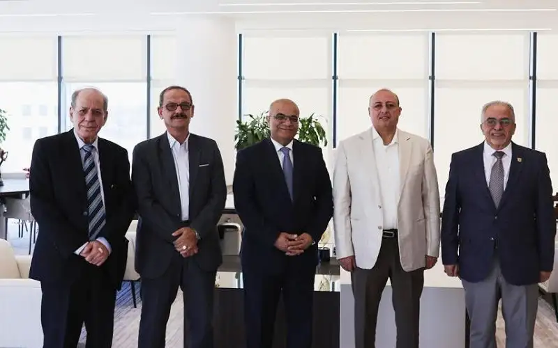 نقيب الصحفيين ونائبه في ضيافة عمان