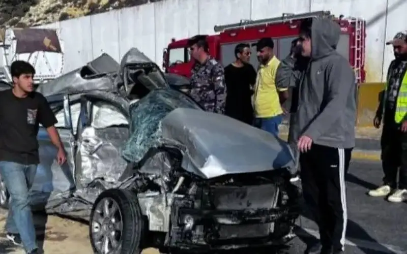 اصطدام وجاهي بين مركبة وقلاب في