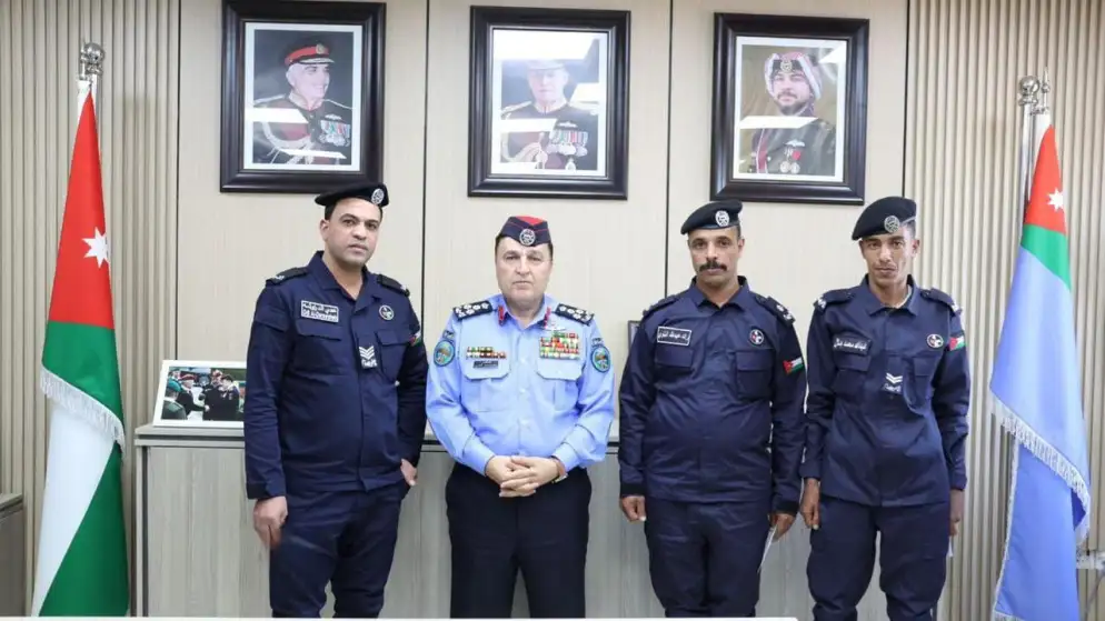 تكريم طاقم دورية نجدة أنقذ سيدة