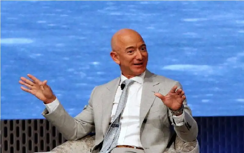 الذكاء الاصطناعي يملأ جيوب جيف بيزوس