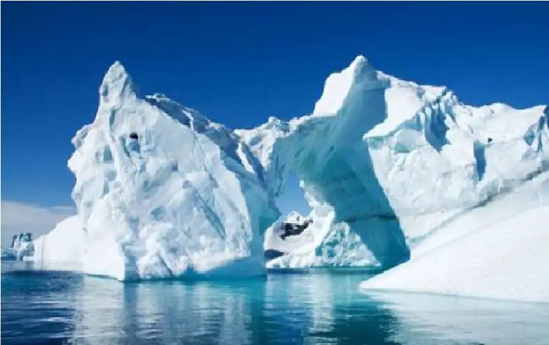 أمواج خفية بحجم ناطحات السحاب.. تهدد