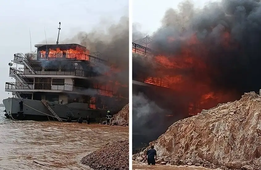 حريق يلتهم باخرة سياحية في أسوان