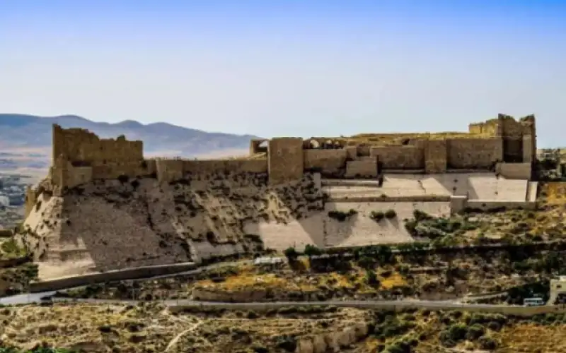 الملك يوجه الحكومة لإنشاء تلفريك في