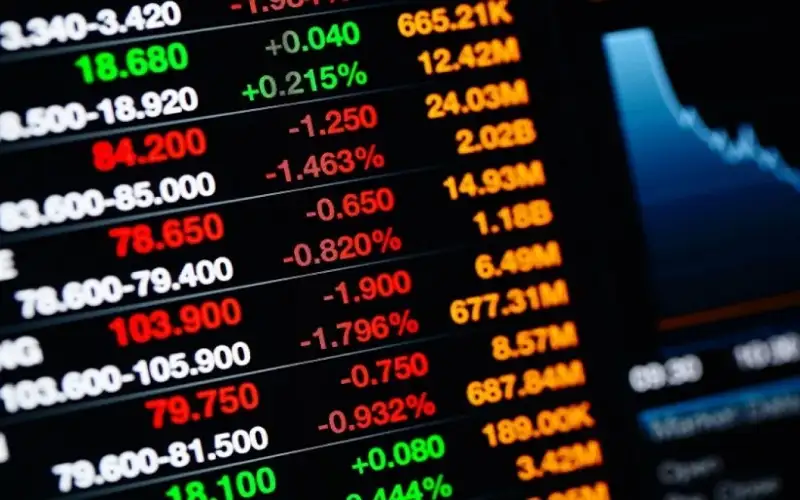 معظم بورصات الخليج تغلق منخفضة وسط