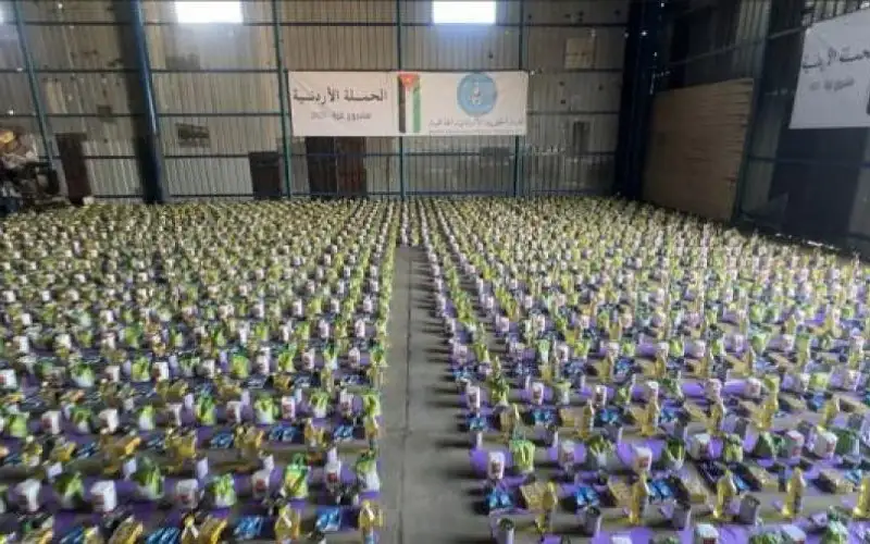 الحملة الأردنية توزع 1000 طرد غذائي