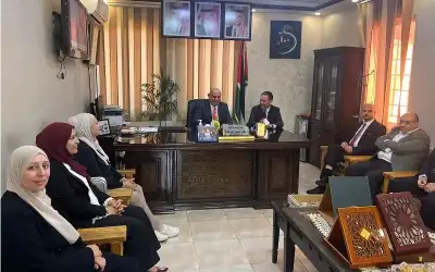محافظ جرش يزور مديرية التربية ويشيد