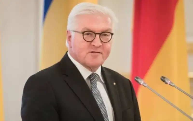 الرئيس الألماني يرفض ترحيل اللاجئين السوريين