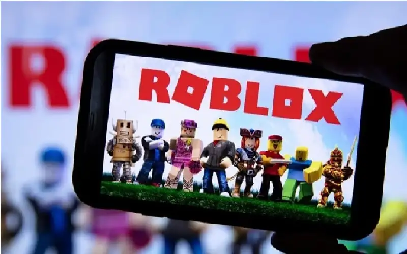 خلاف على لعبة روبلوكس بين شقيقين