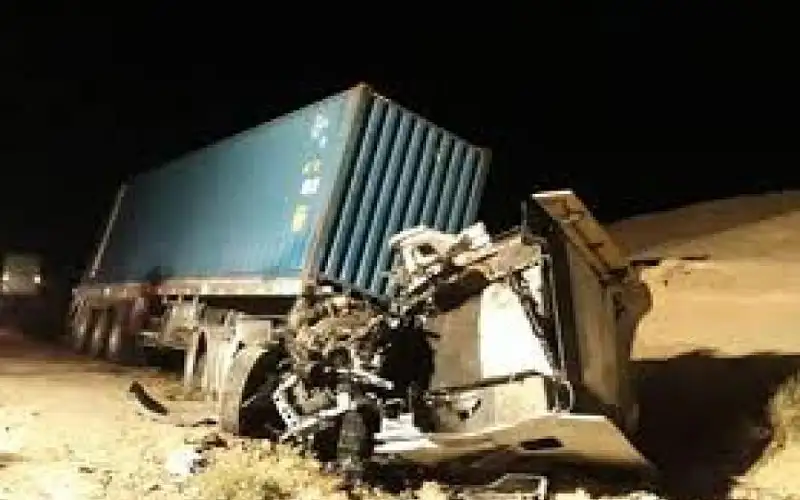 3 إصابات جراء حادث تدهور شاحنة