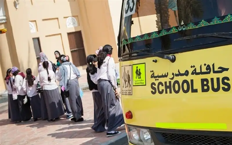 مصرع طفل سقط أسفل حافلة مدرسية